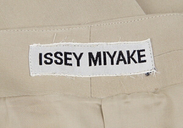 ISSEY MIYAKE Tuck Tapered Rayon Blend Pants Beige Size L