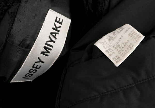 ISSEY MIYAKE Poly Back Belt Fur Padded Coat Black Size 2