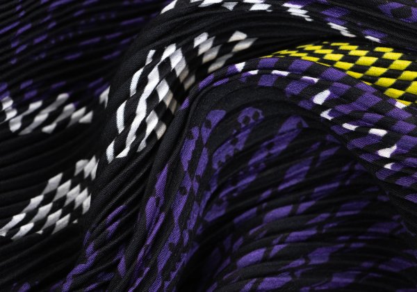 ISSEY MIYAKE Pleated Scarf Purple