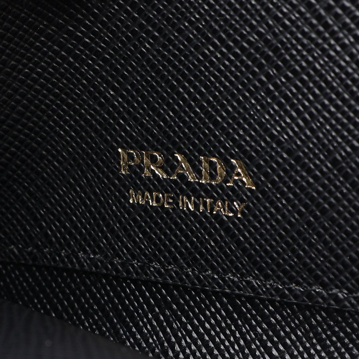 PRADA SAFFIANO TRIANG L-Zip Wallet Black
