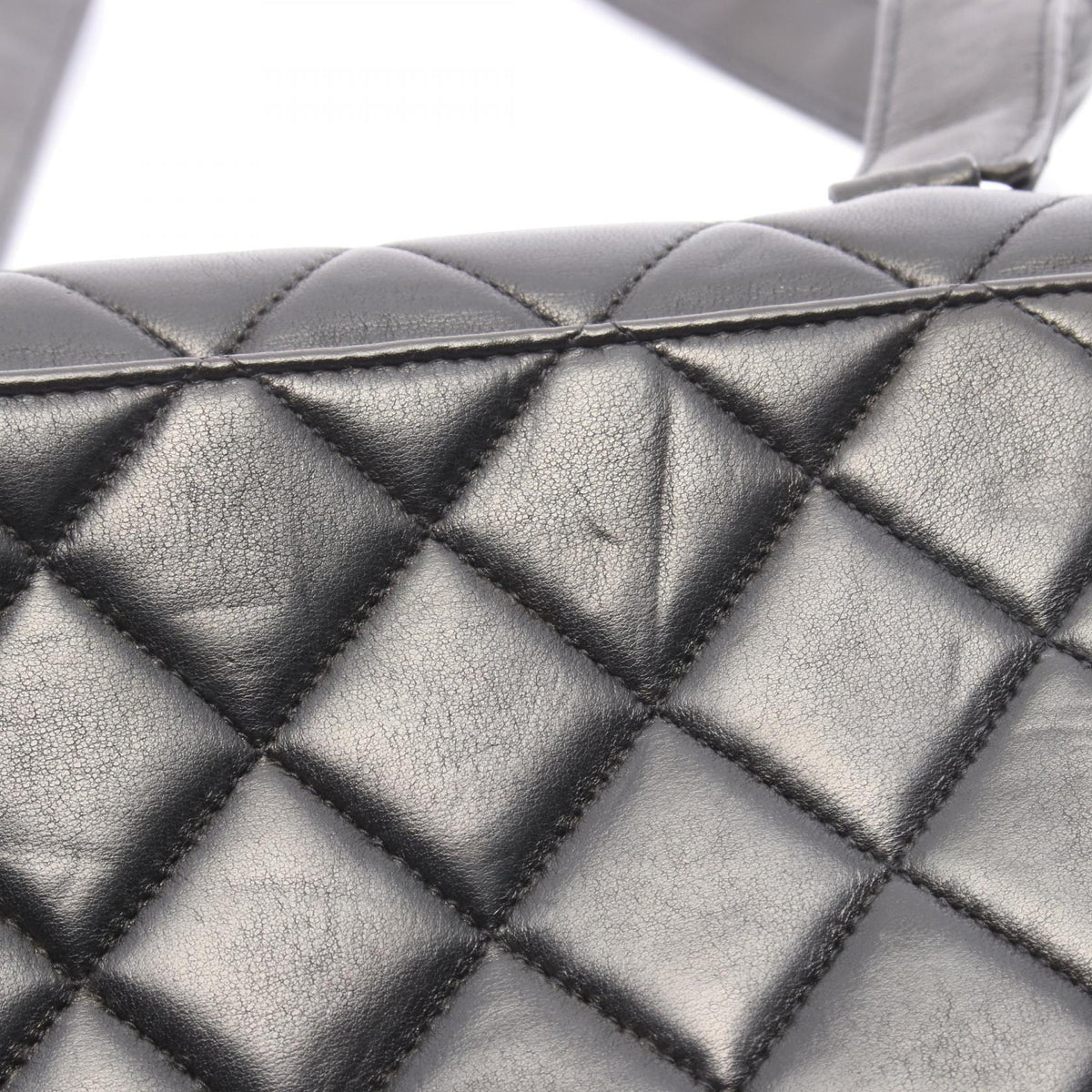 CHANEL Matelasse Lambskin Shoulder Bag Black