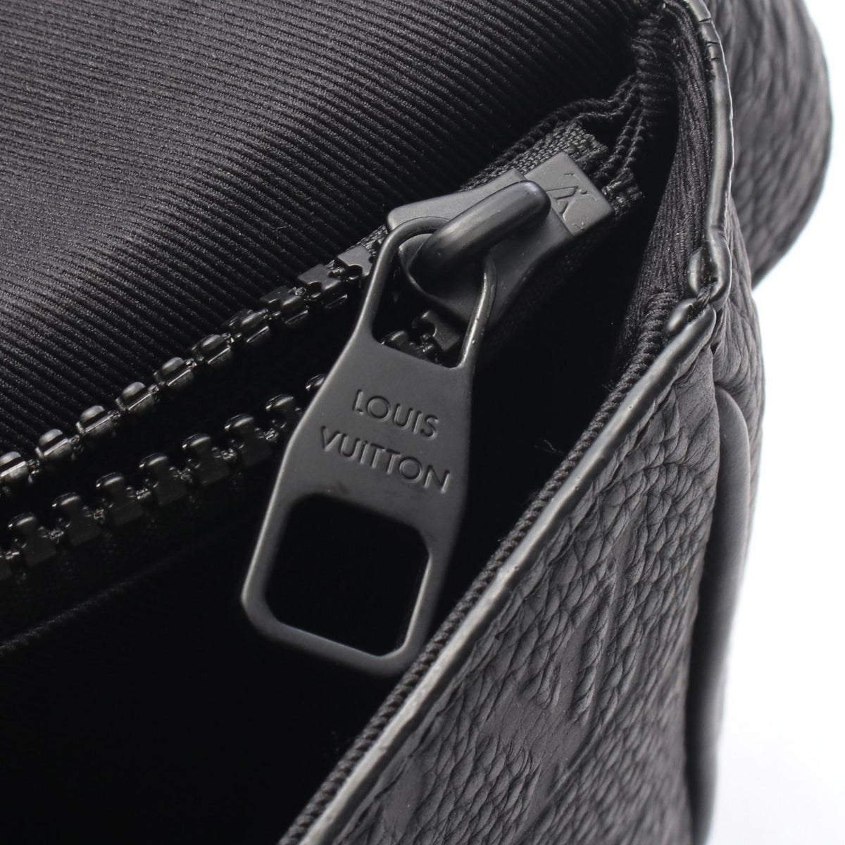 LOUIS VUITTON S-Lock Noir Bag Black