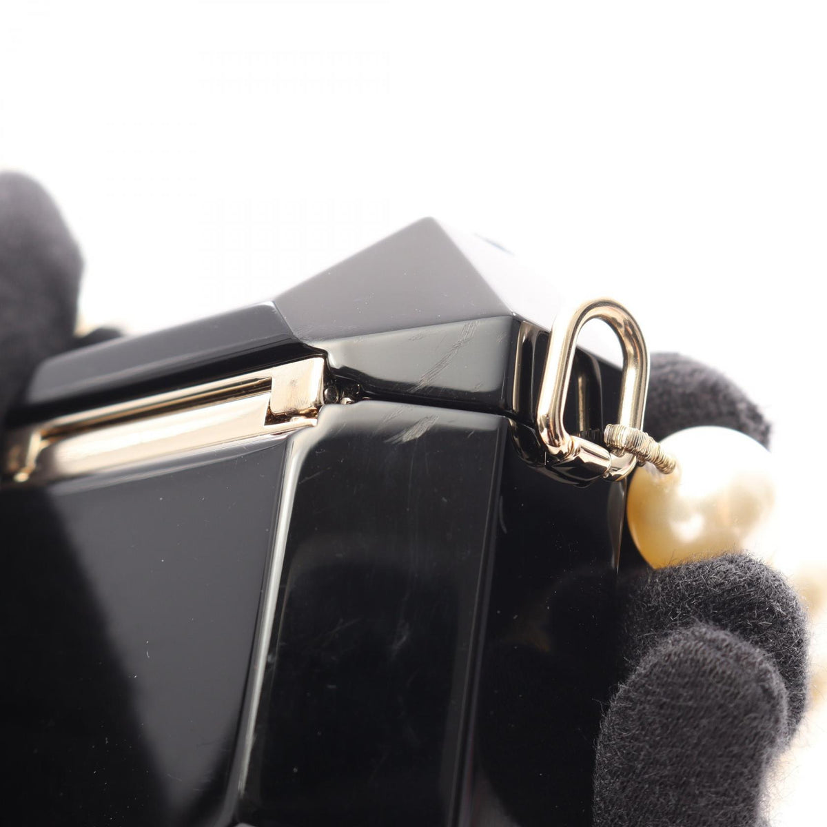 CHANEL B21A Coco Mark AirPods Faux Pearl Bag