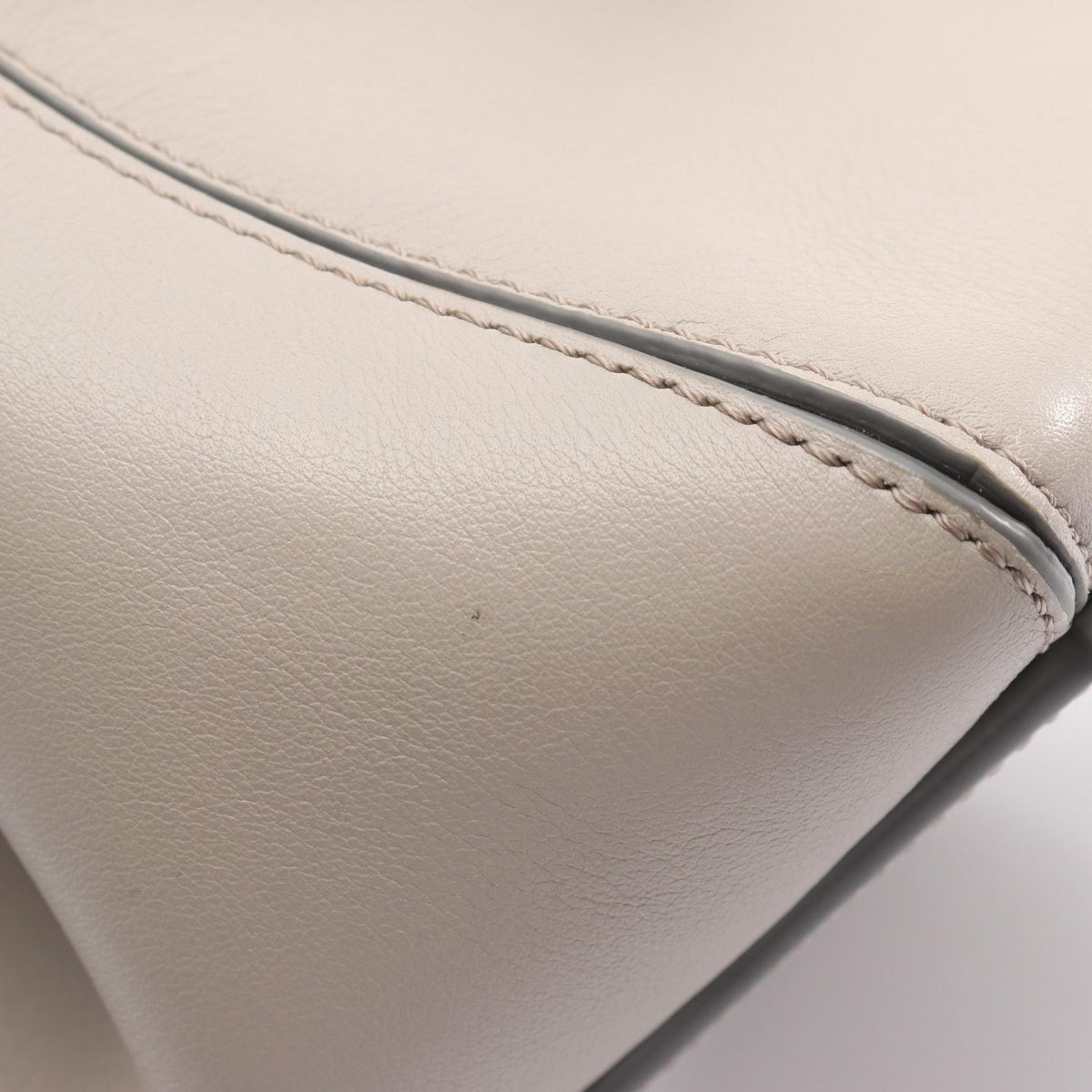 J&M Davidson Beige 2x4 Leather Handbag