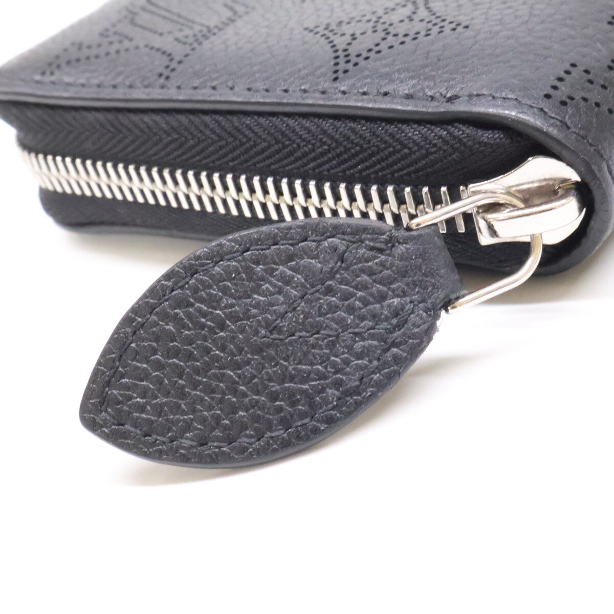 LOUIS VUITTON M61867 Zippy Mahina Long Wallet Black