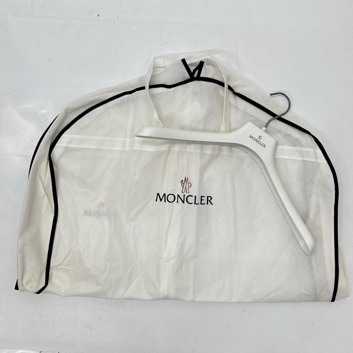 MONCLER YERES 19 Nylon Light Down Jacket White