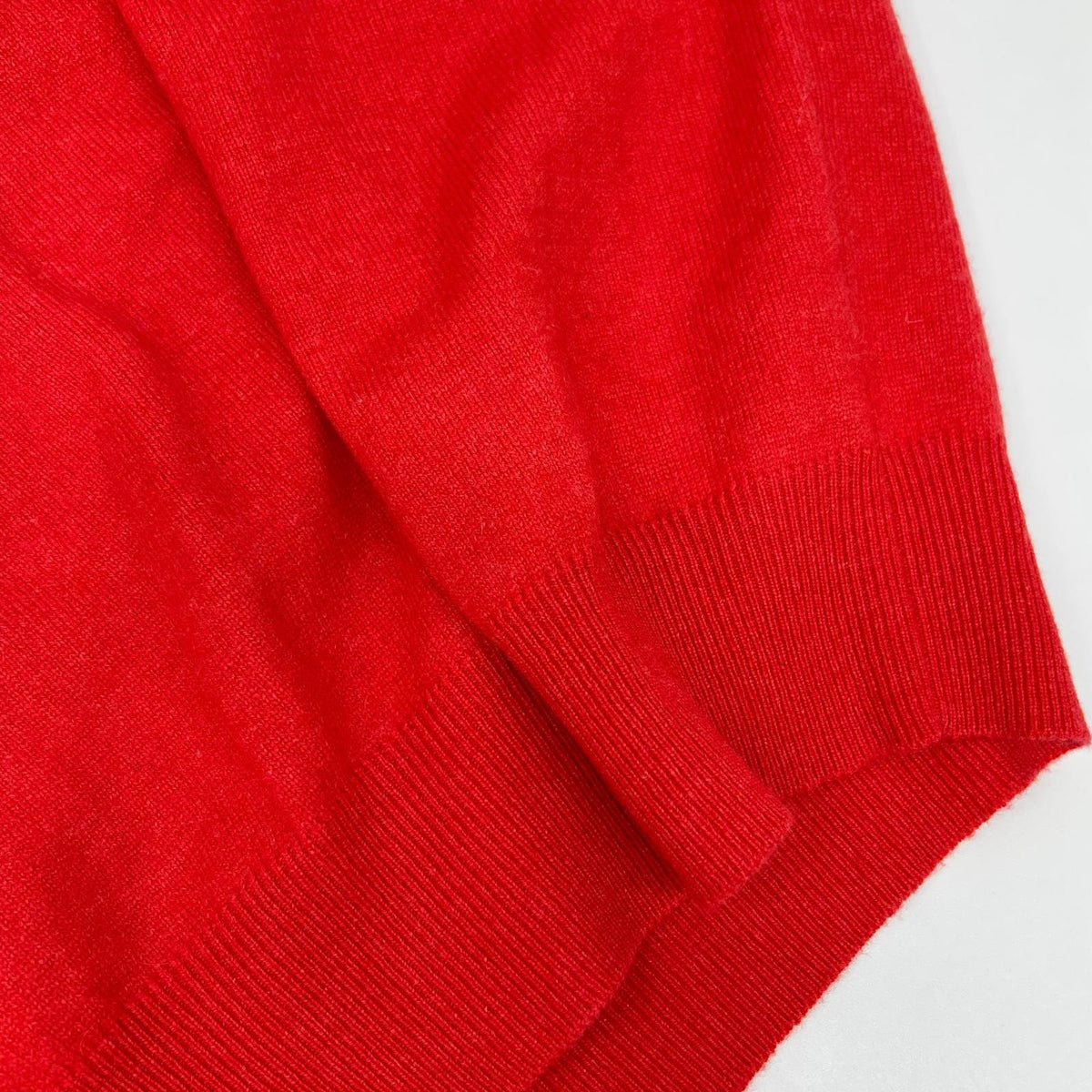 SalvatoreFerragamo Red Cashmere Gancini Pullover Size L