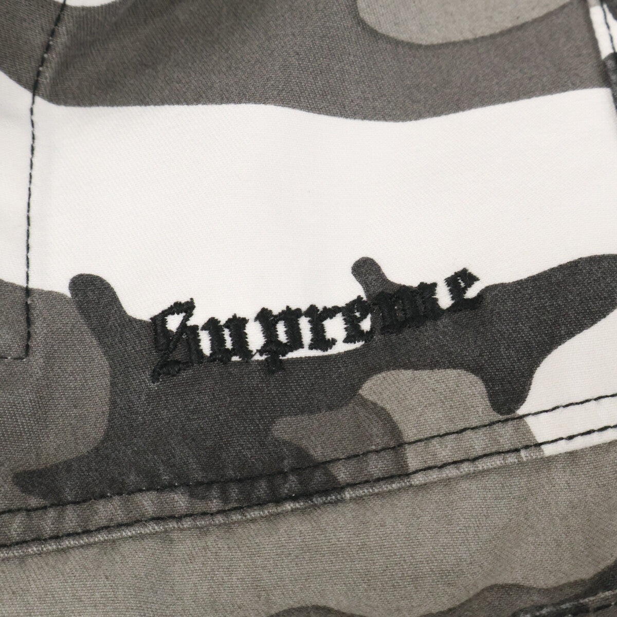 Supreme 26SS x Alpha Industries Camo Flight Pants Size S