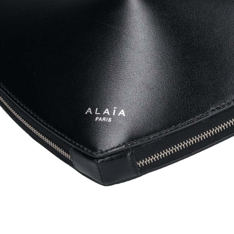 ALAIA Heart Motif Shoulder Bag Black Size ONE SIZE