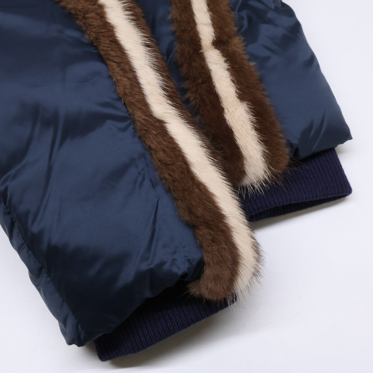 FENDI FW0883 Mink Fur Side Tape Down Jacket Navy Size 48