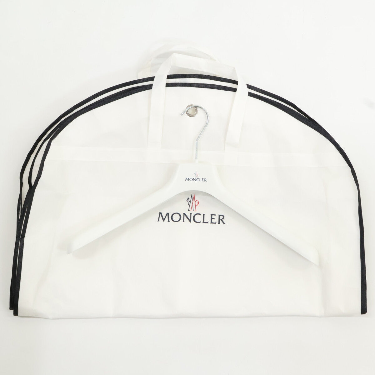 MONCLER MADEIRA 23' Embossed Logo Hooded Jacket Black Size 0