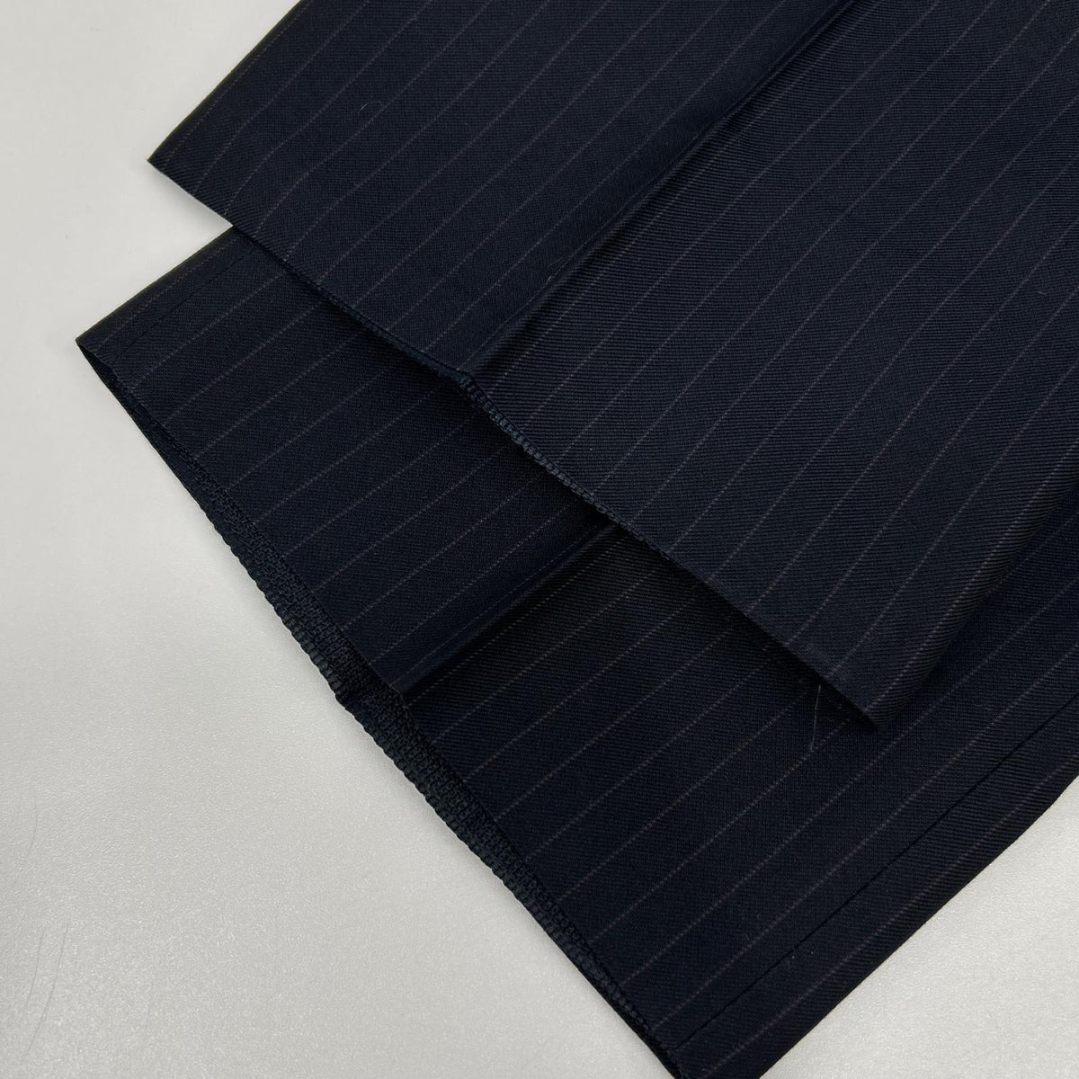 GUCCI Black Pinstripe Bee Inner Double Pocket Suit Size 44R
