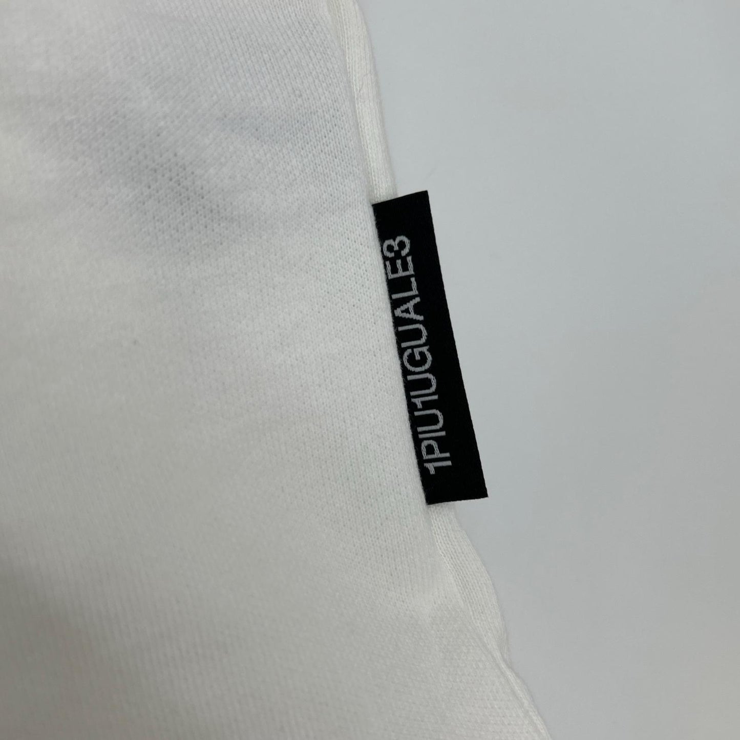 1piu1uguale3 White Round Big Side Slit T-Shirt Size V