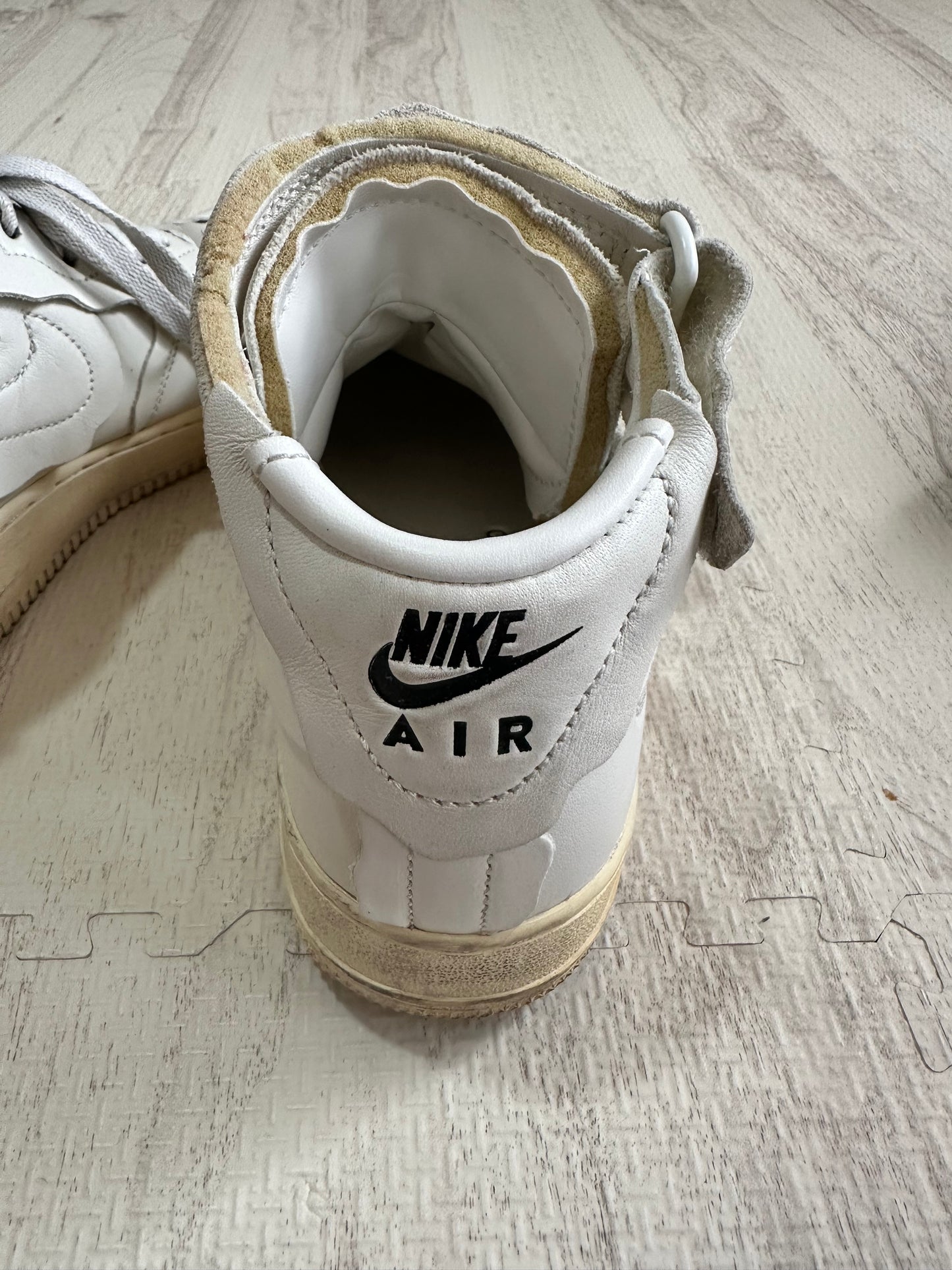 Vintage Comme des Garcons Shoes - NIKE ÁECOMME des GARCONS Air Force 1 Mid White US7 - Authentic Archive