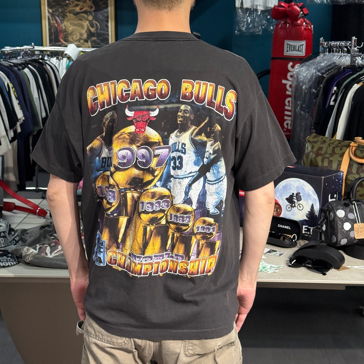 CHICAGO BULLS 90s 1997 NBA Champs Rap Tee Faded Size XL