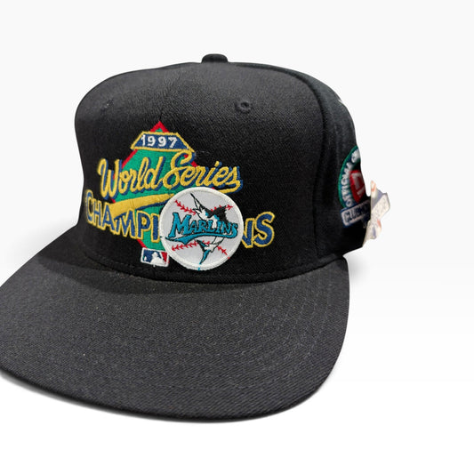 VINTAGE NEW ERA Deadstock Black Snapback