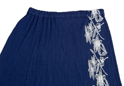 ISSEY MIYAKE me Pleated Floral Embroidered Skirt Navy Size M