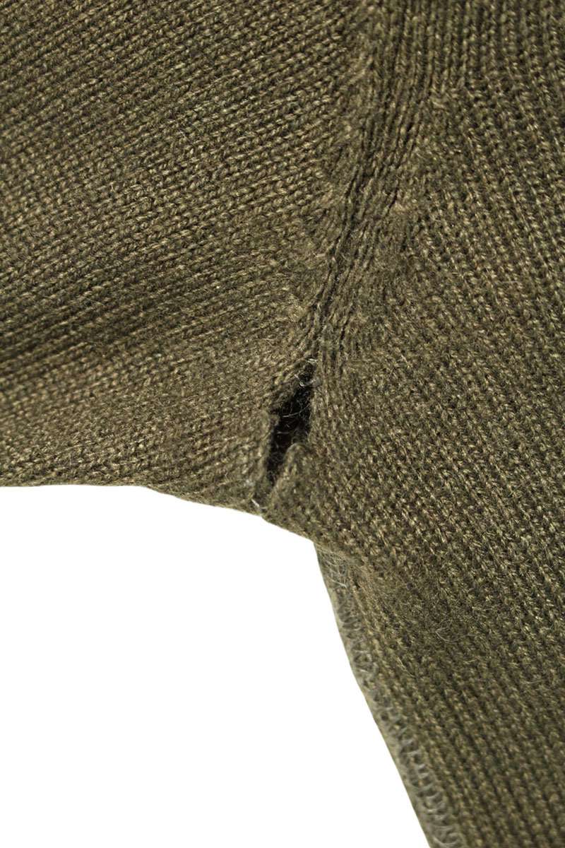 Undercover V-Neck Long Sleeve T-Shirt Green Size S