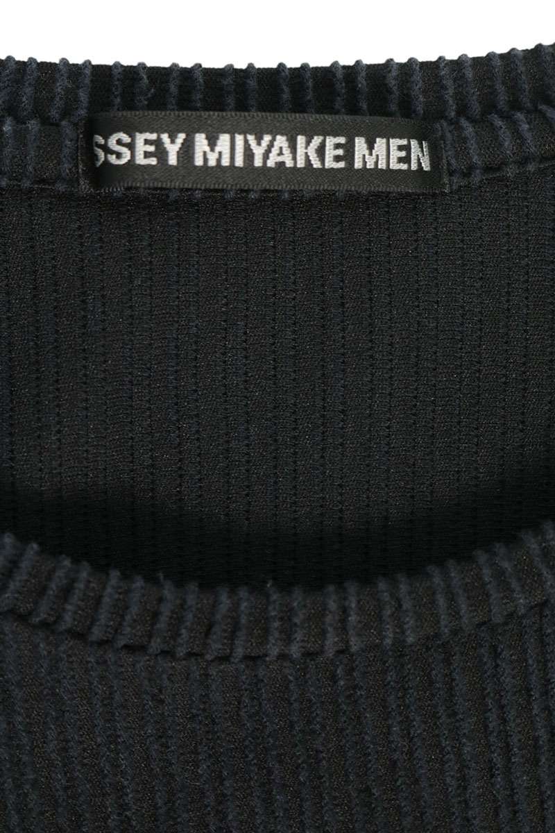 ISSEY MIYAKE MEN Pleated Long Sleeve T-Shirt Size 3