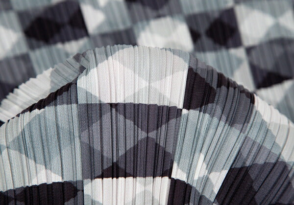 PLEATS PLEASE Pleated Diamond Print Jacket Gray Size 3