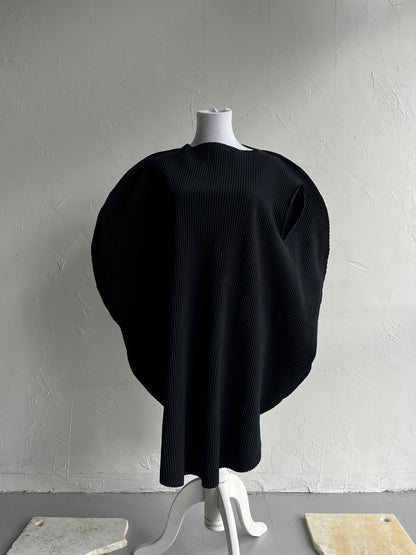 Issey Miyake 2011 me pleats circle design sleeveless poncho Black