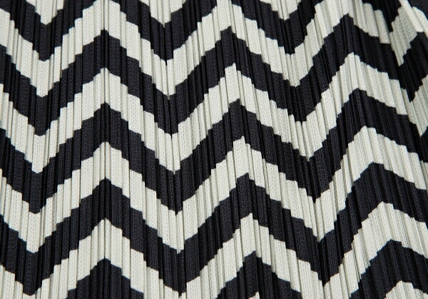 PLEATS PLEASE Zigzag Border Pleated Skirt Ivory Black Size 3