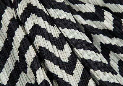 PLEATS PLEASE Zigzag Border Pleated Skirt Ivory Black Size 3