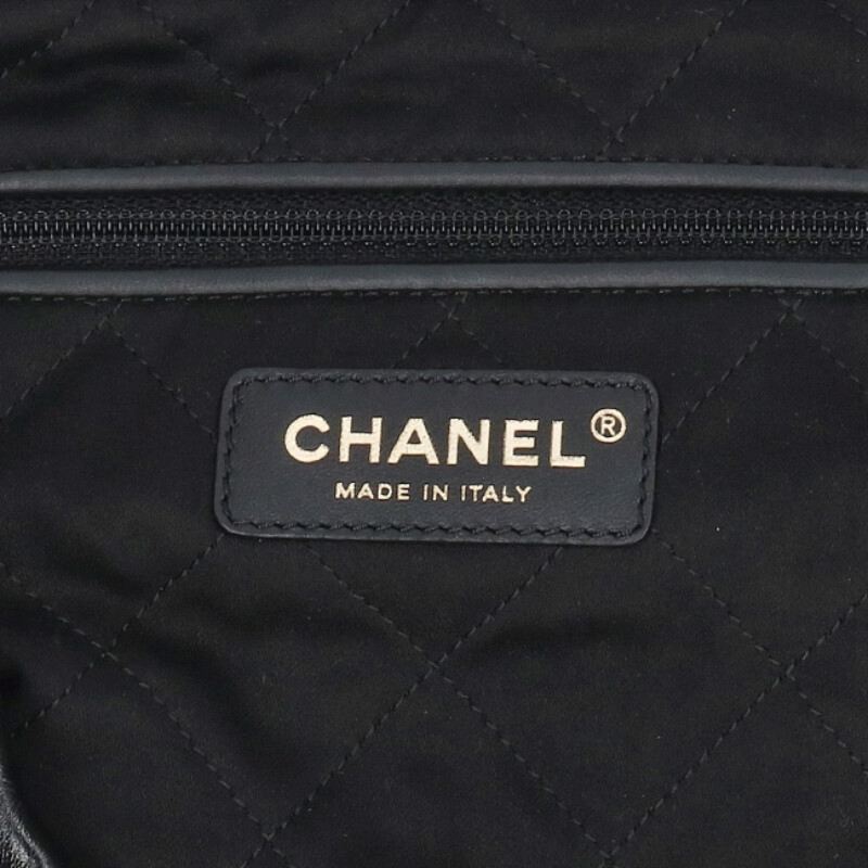 CHANEL 22 Large Shiny Calfskin Daypack Size ONE SIZE