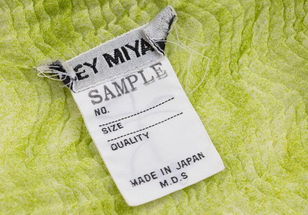 ISSEY MIYAKE Stretch Gradient Scarf