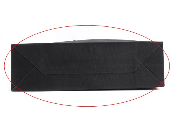 ISSEY MIYAKE Logo Embroidered Bag Black