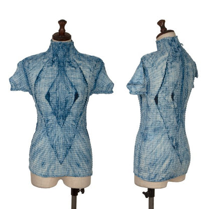 ISSEY MIYAKE Graphic Print Pleated T-Shirt Blue/White Size M