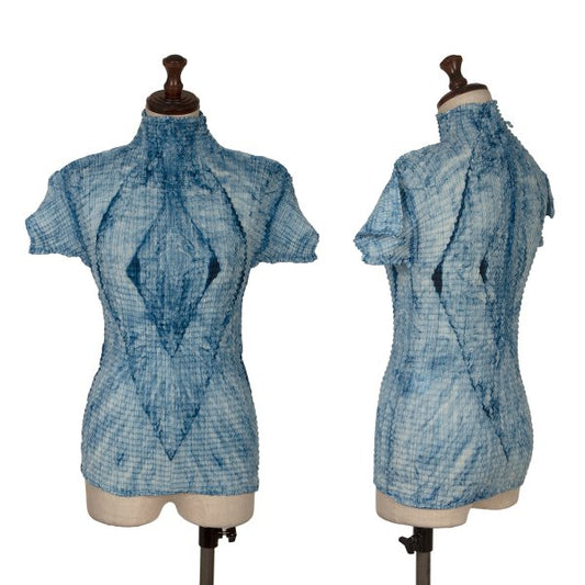 ISSEY MIYAKE Graphic Print Pleated T-Shirt Blue/White Size M