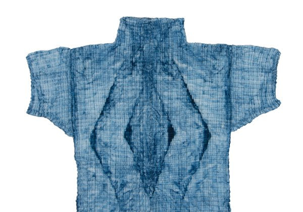 ISSEY MIYAKE Graphic Print Pleated T-Shirt Blue/White Size M