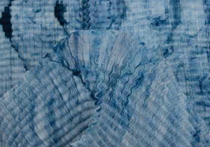 ISSEY MIYAKE Graphic Print Pleated T-Shirt Blue/White Size M