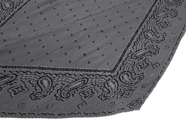 ISSEY MIYAKE Paisley Print Scarf Gray