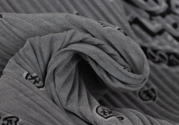 ISSEY MIYAKE Paisley Print Scarf Gray