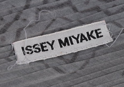ISSEY MIYAKE Paisley Print Scarf Gray
