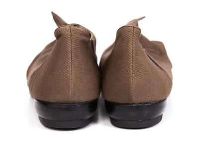 ISSEY MIYAKE Brown Asymmetric Tuck Toe Pumps Size 24.5CM