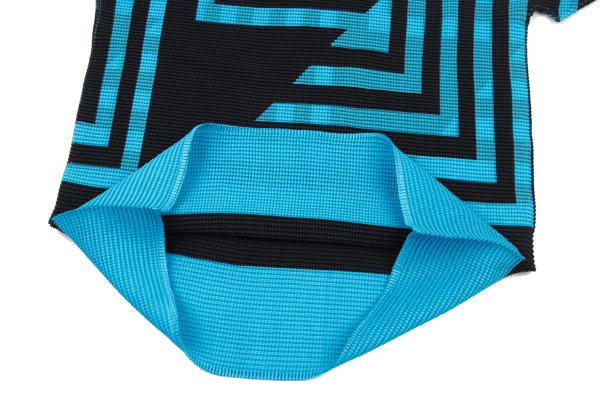ISSEY MIYAKE me Graphic Print T-Shirt Blue/Black Size F