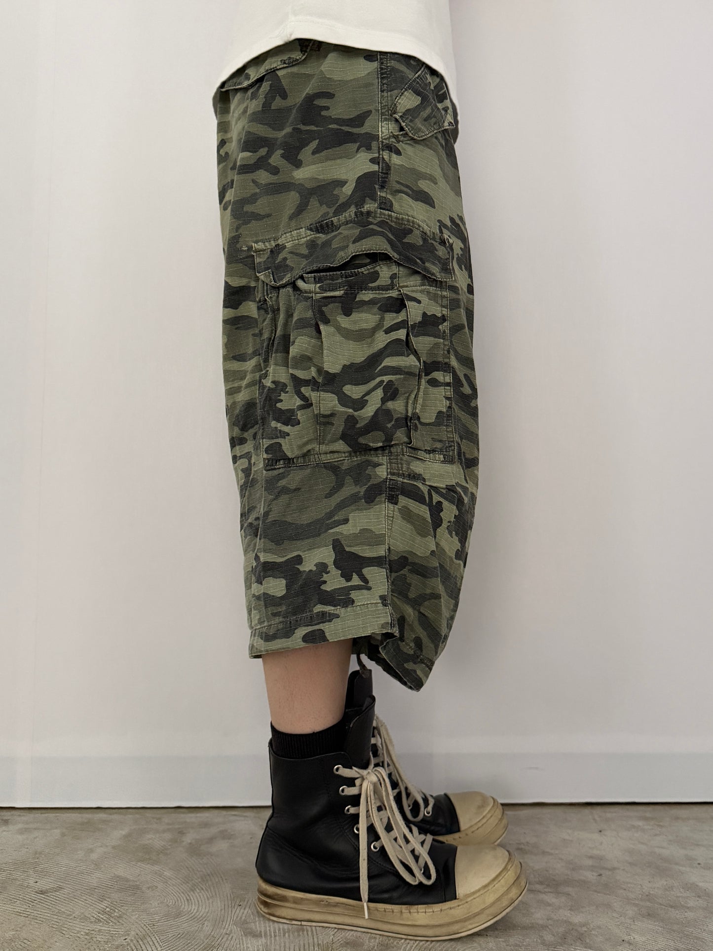 Pelle Pelle Green Camo Wide Short Pants Size WAIST