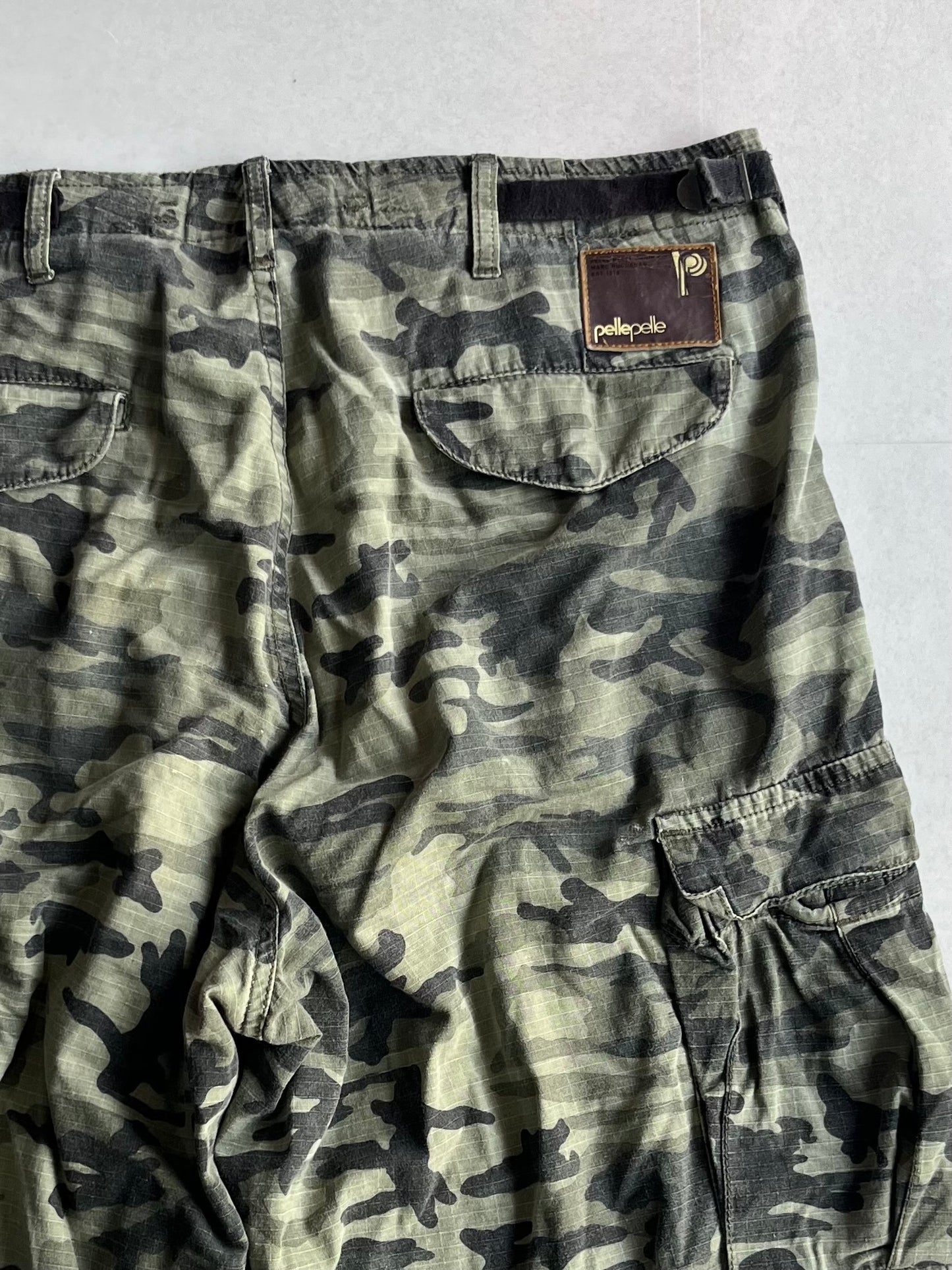 Pelle Pelle Green Camo Wide Short Pants Size WAIST