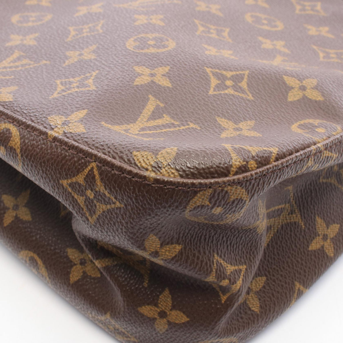 LOUIS VUITTON Looping MM Shoulder Bag
