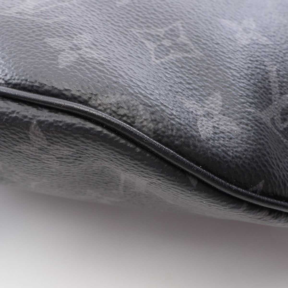 LOUIS VUITTON Discovery Monogram Eclipse Bum Bag