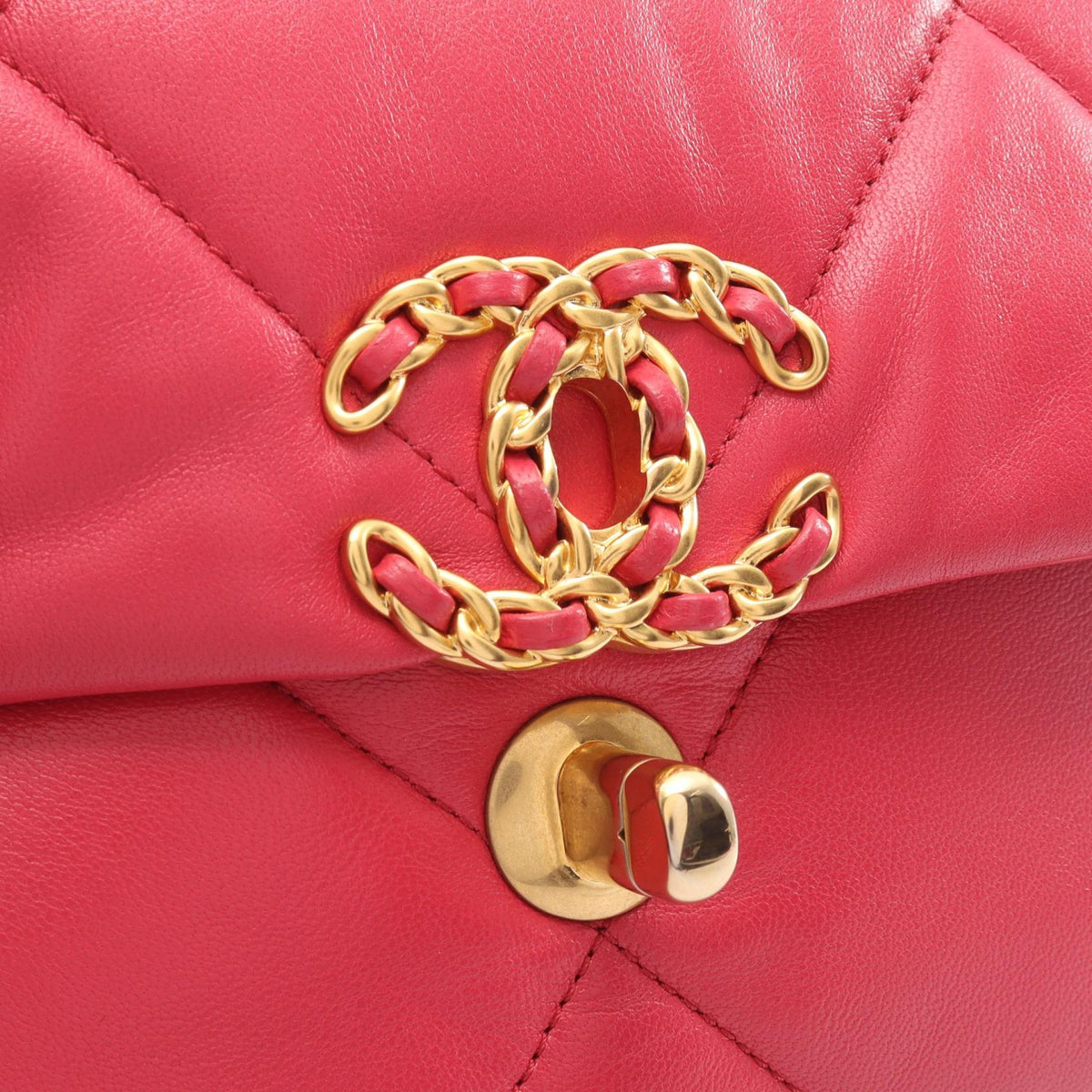 CHANEL 19 Matelasse Lambskin Bag Pink