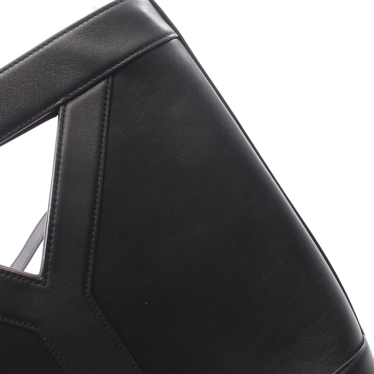 SAINT LAURENT PARIS Y Bucket Handbag Black