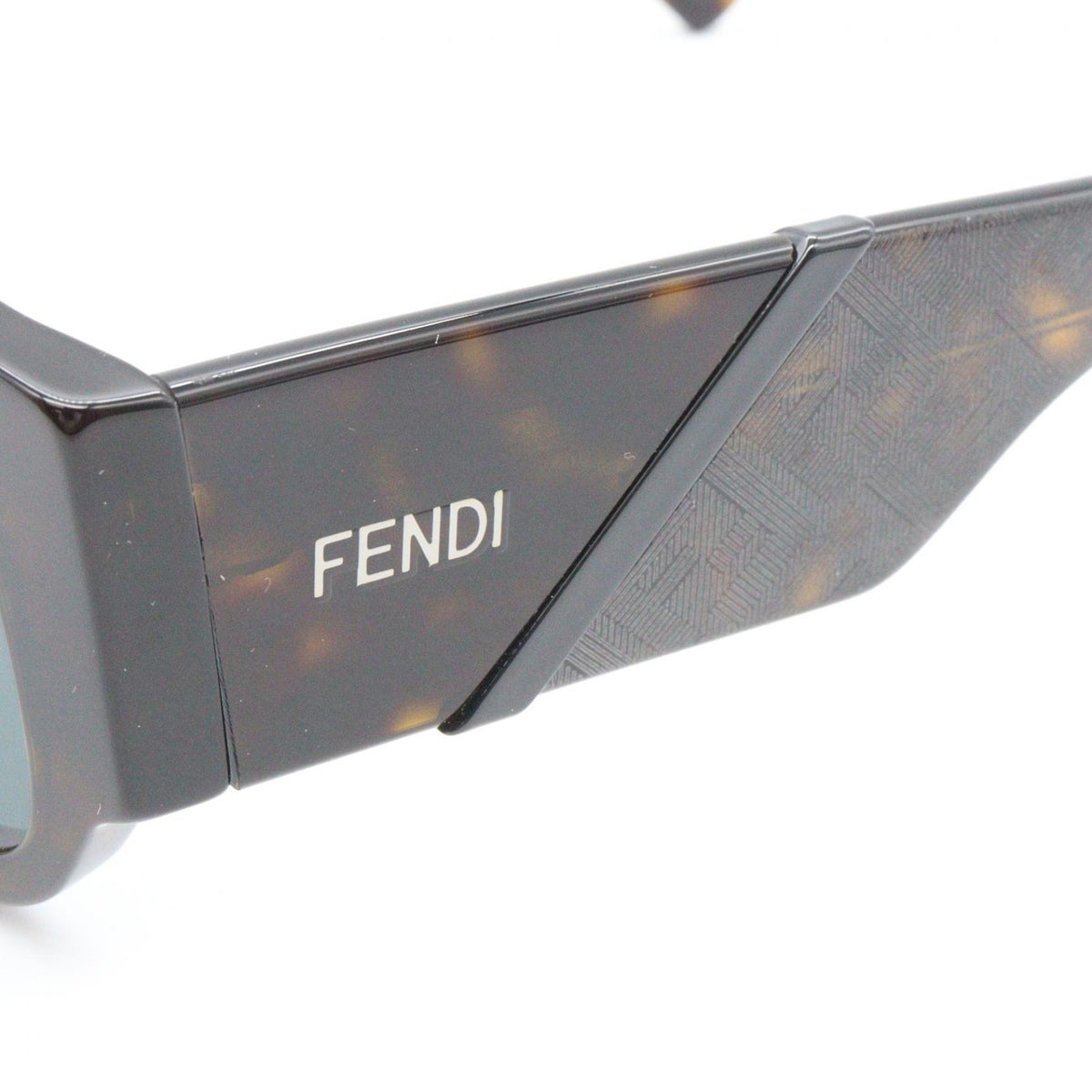 FENDI Plastic Sunglasses Brown 40156I52N