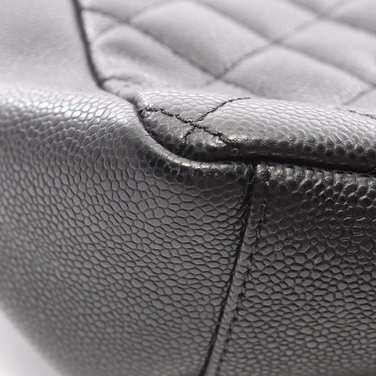 CHANEL Matelasse Caviar Skin Bag Black