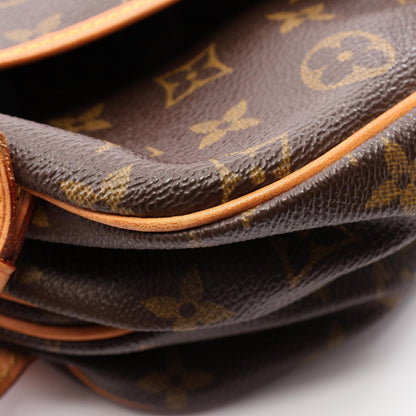LOUIS VUITTON Saumur 30 Shoulder Bag