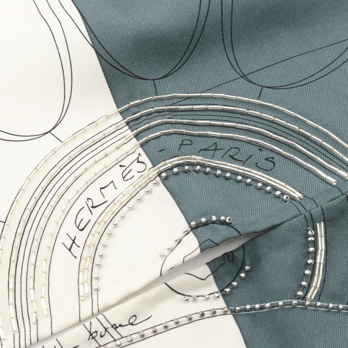 HERMES Carre Dosart Petit-Duc Silk Scarf