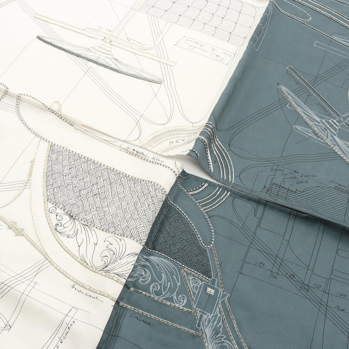 HERMES Carre Dosart Petit-Duc Silk Scarf